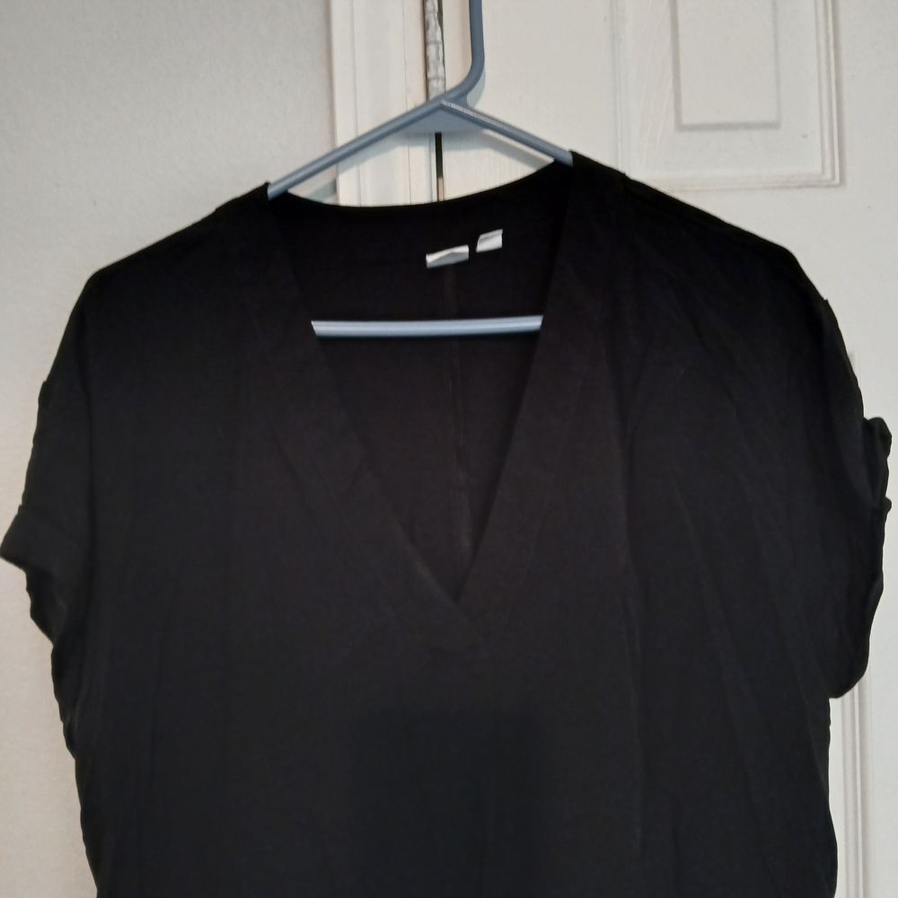 Gap Classic Black V-Neck Women's Top